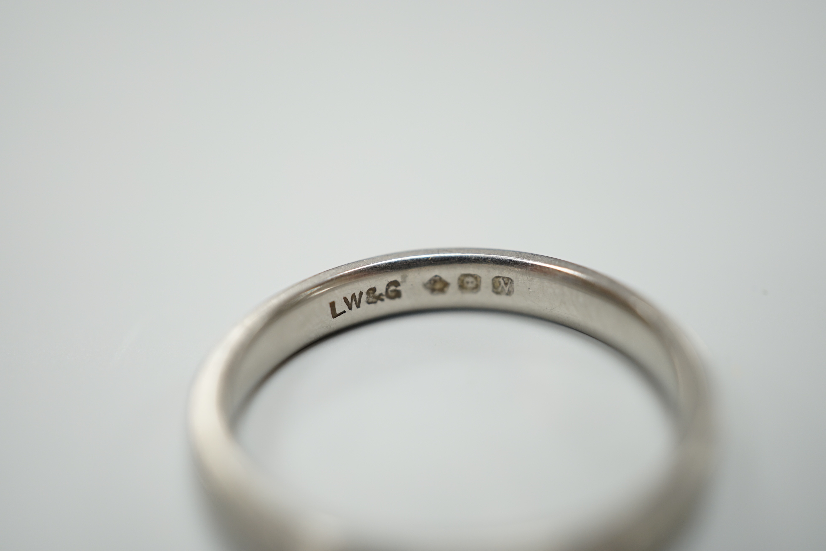 An engraved platinum wedding band, size M, 4.3 grams.